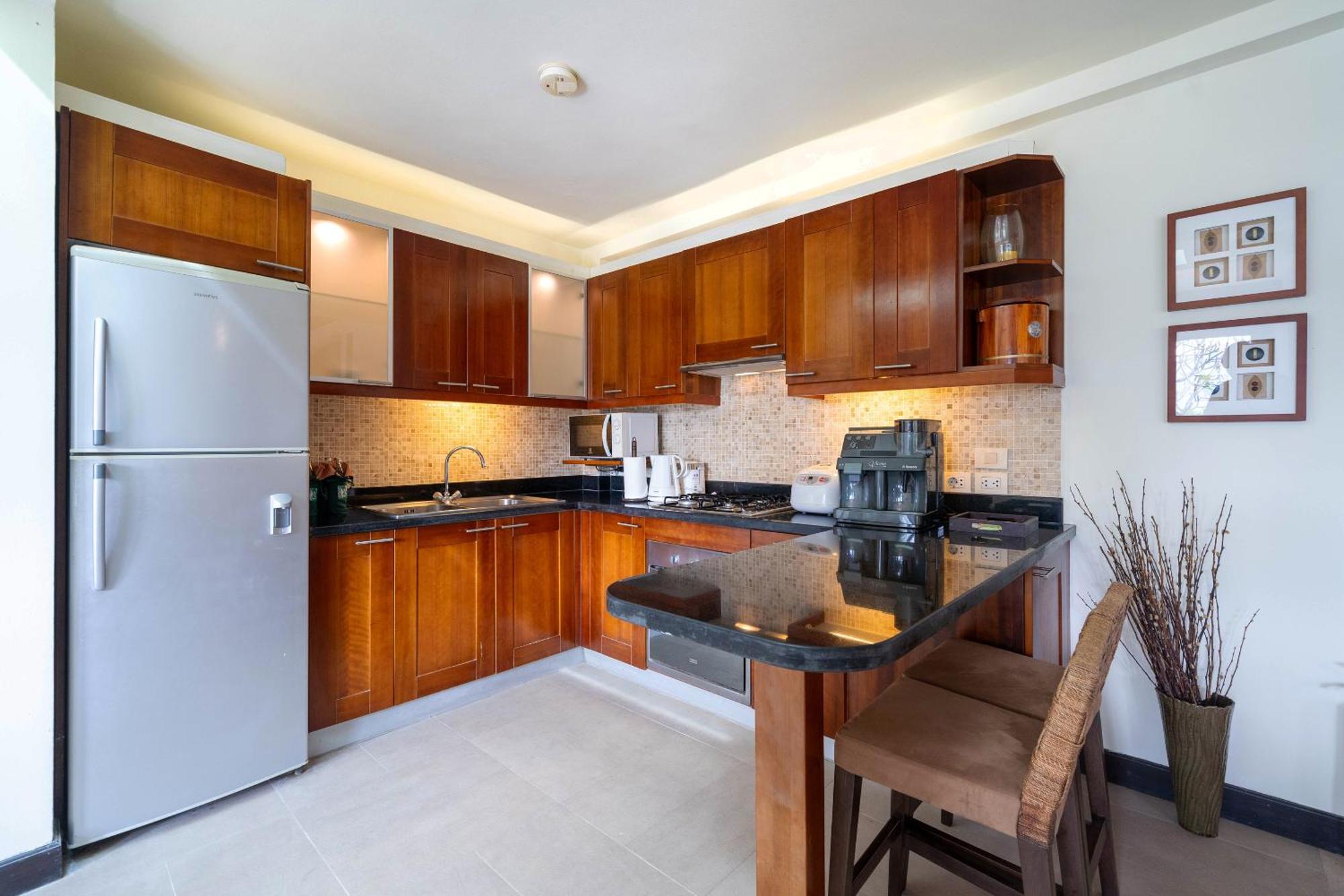 إندوتشين ريزورت آند فيلاز Patong المظهر الخارجي الصورة A modern kitchen