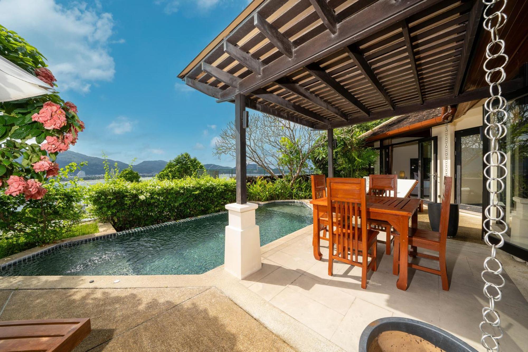 إندوتشين ريزورت آند فيلاز Patong المظهر الخارجي الصورة A poolside pergola